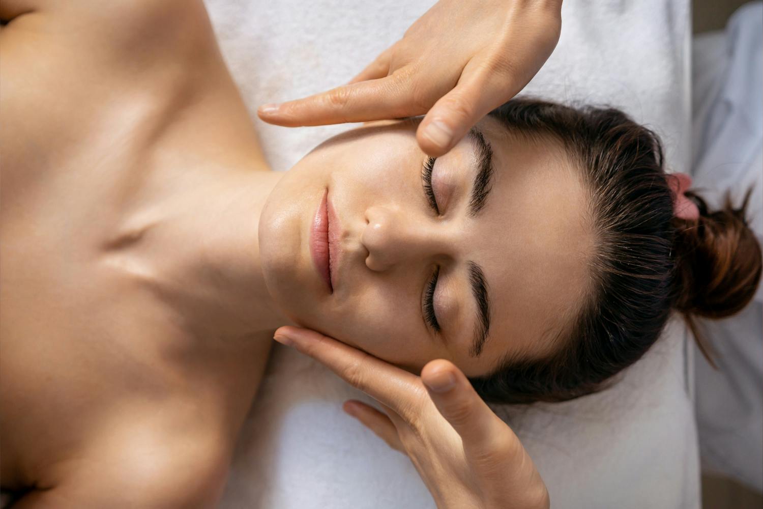 6 massages anti-âge pour rajeunir le visage