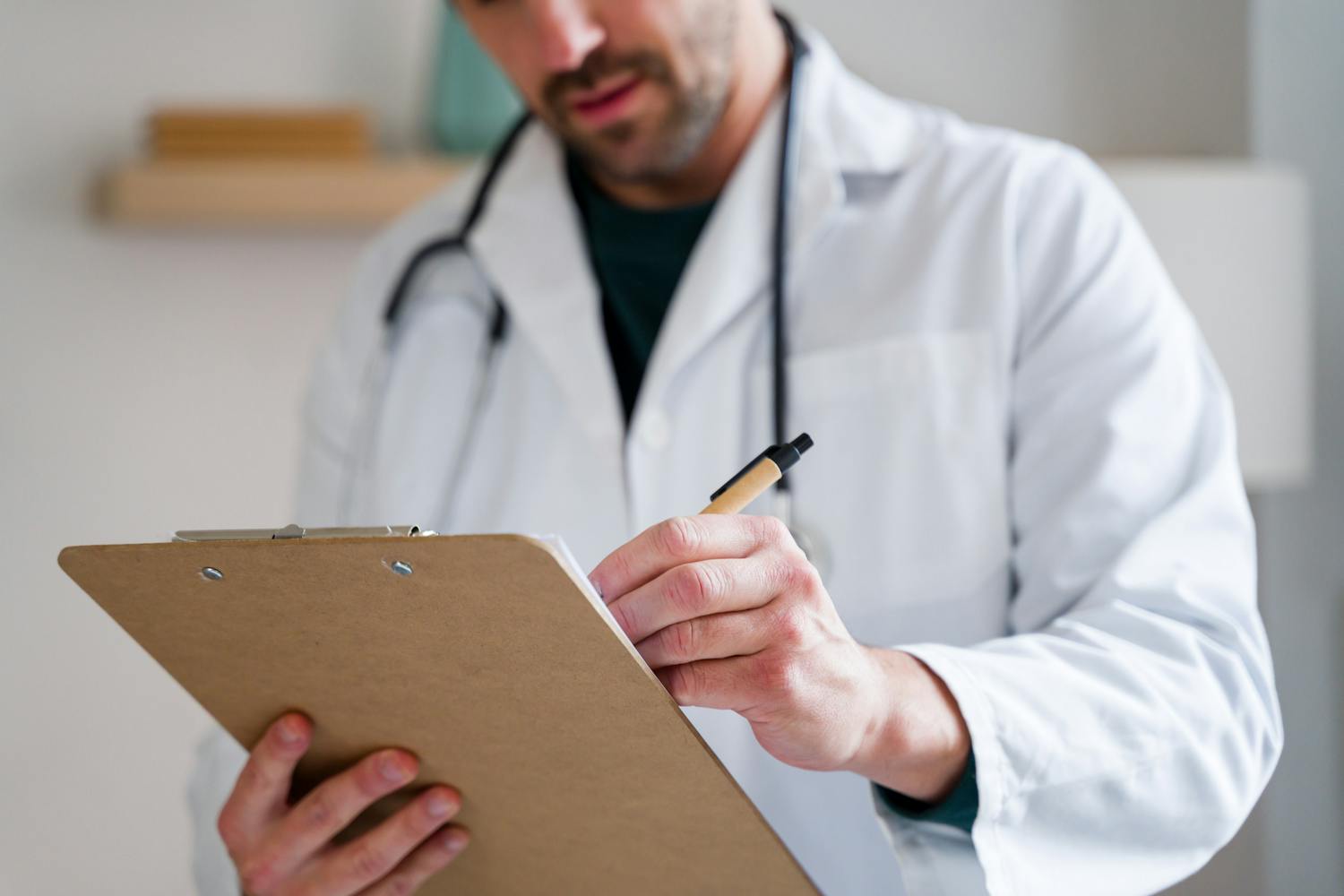 Pourquoi l'écriture des médecins est-elle si difficile à lire ?